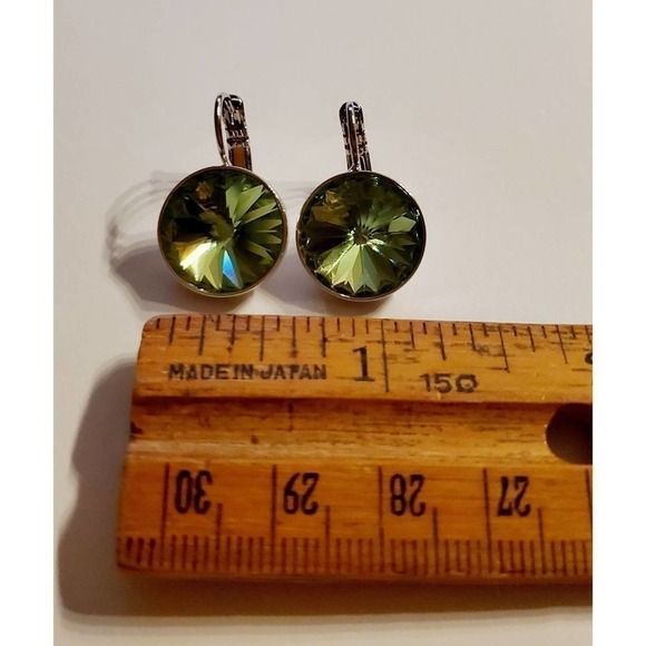 NWT! Swarovski Element Earrings light green Party Leverback Work Dangle Glam - Picture 3 of 4